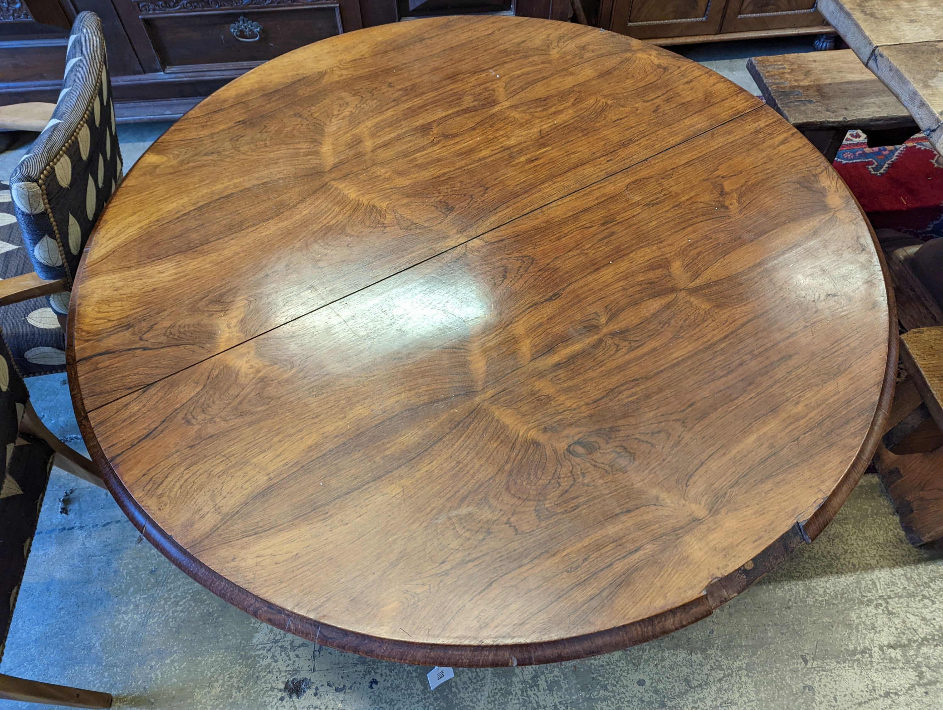 A Victorian circular rosewood breakfast table, diameter 132cm, height 69cm